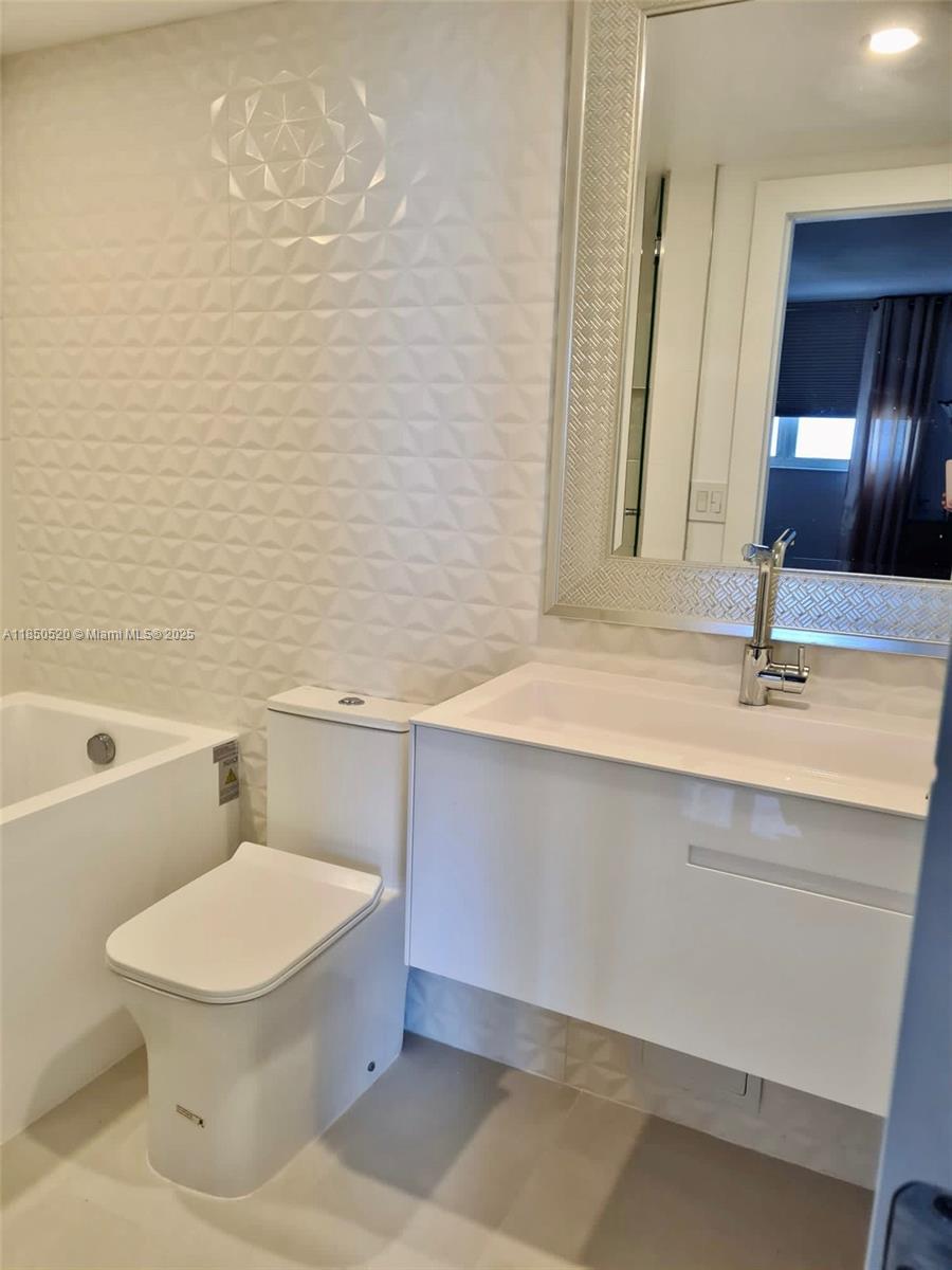 RESIDENCES ON HOLLYWOOD B - Residential