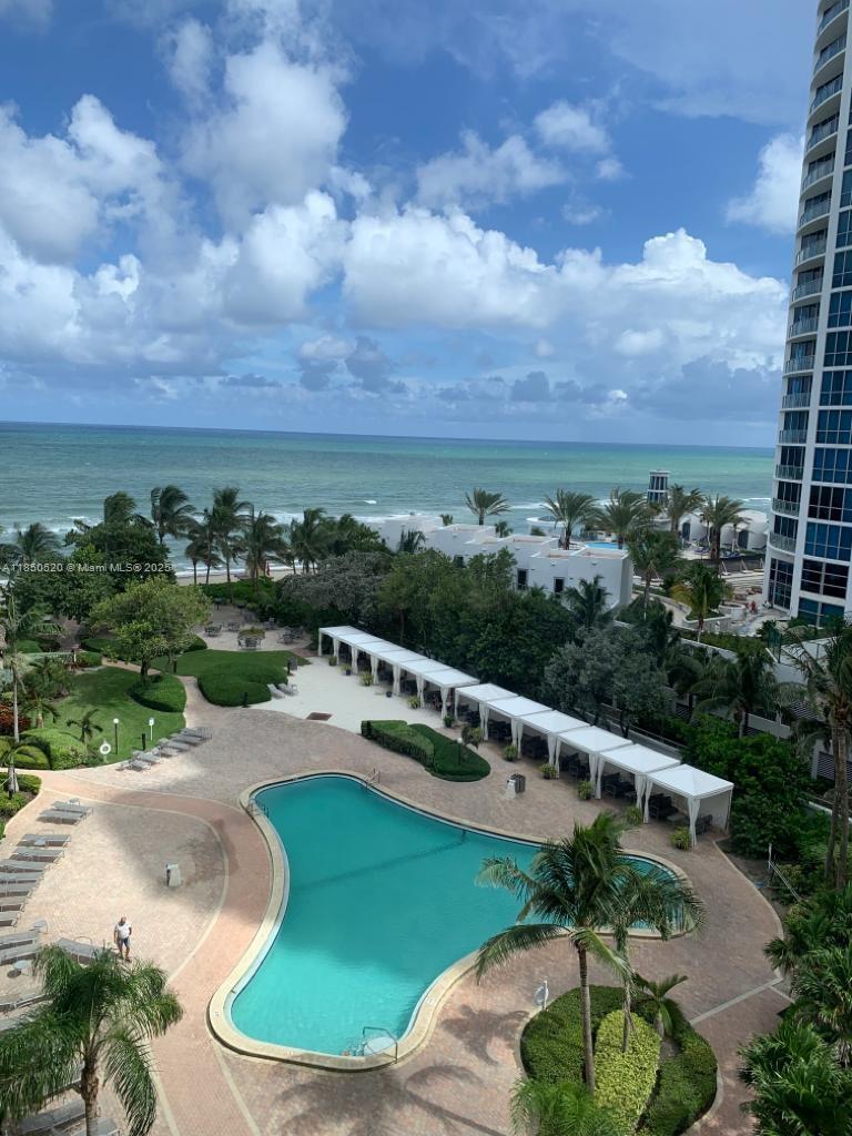 RESIDENCES ON HOLLYWOOD B - Residential