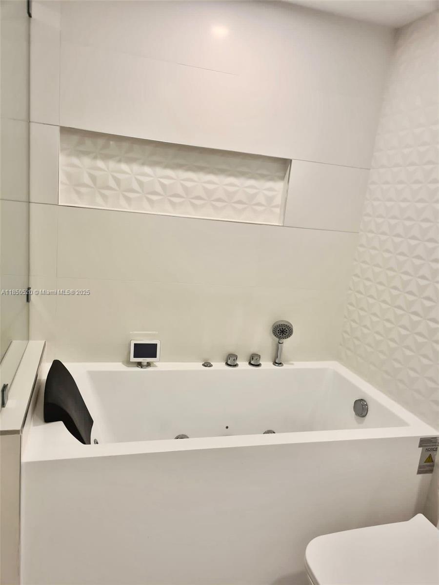 RESIDENCES ON HOLLYWOOD B - Residential