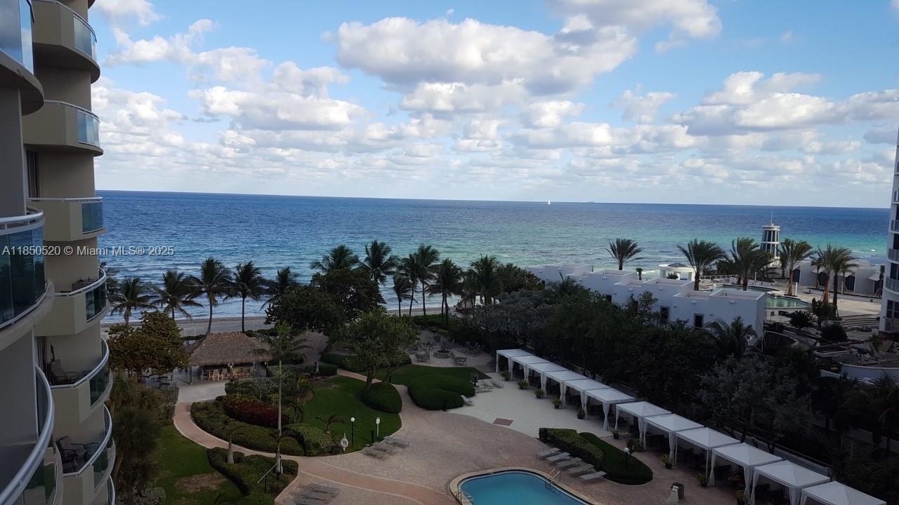 RESIDENCES ON HOLLYWOOD B - Residential