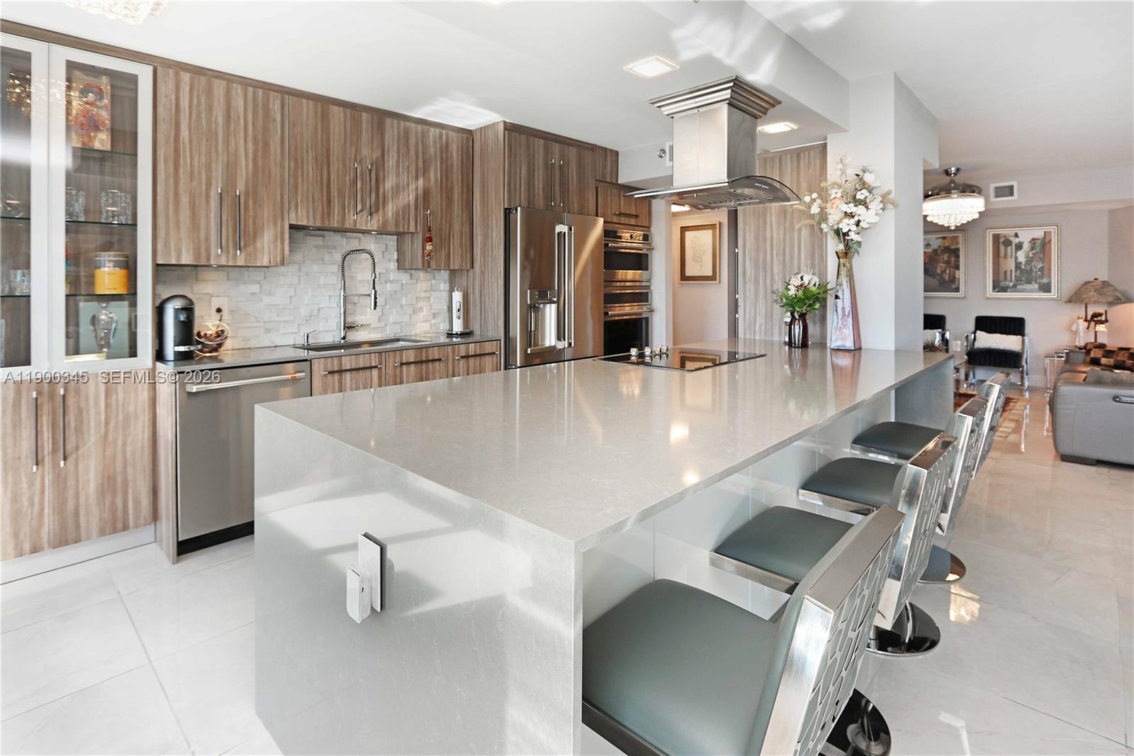 SUMMIT CONDO - Residential