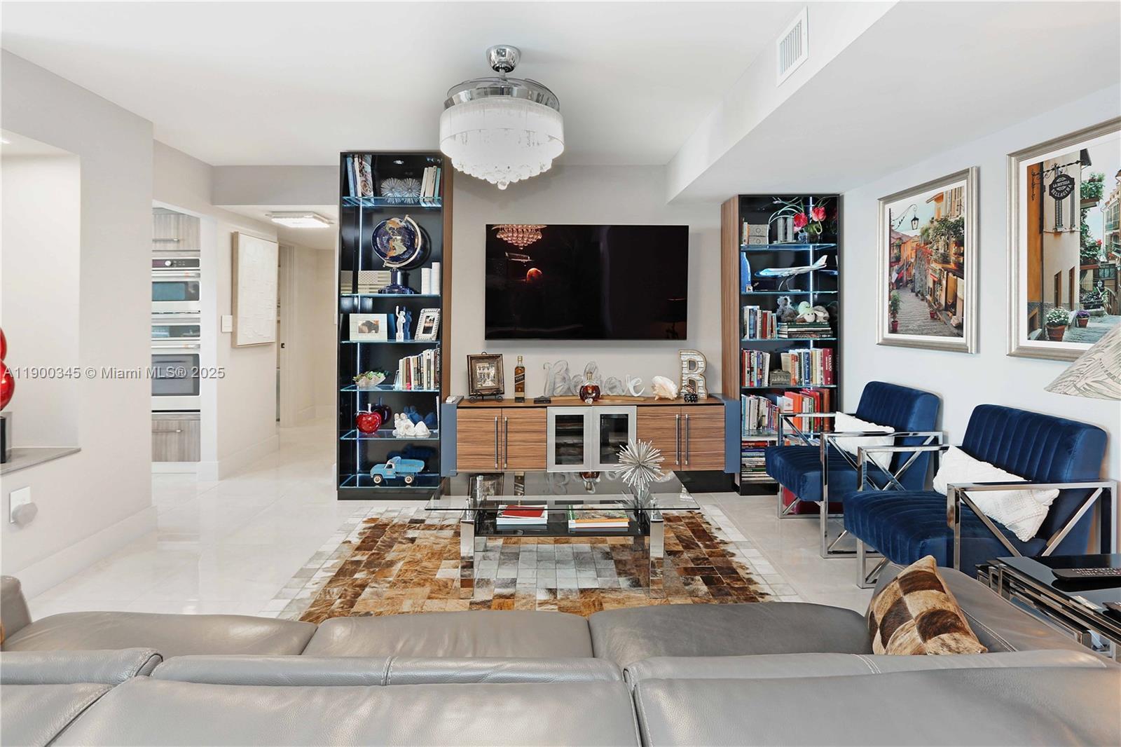 SUMMIT CONDO - Residential