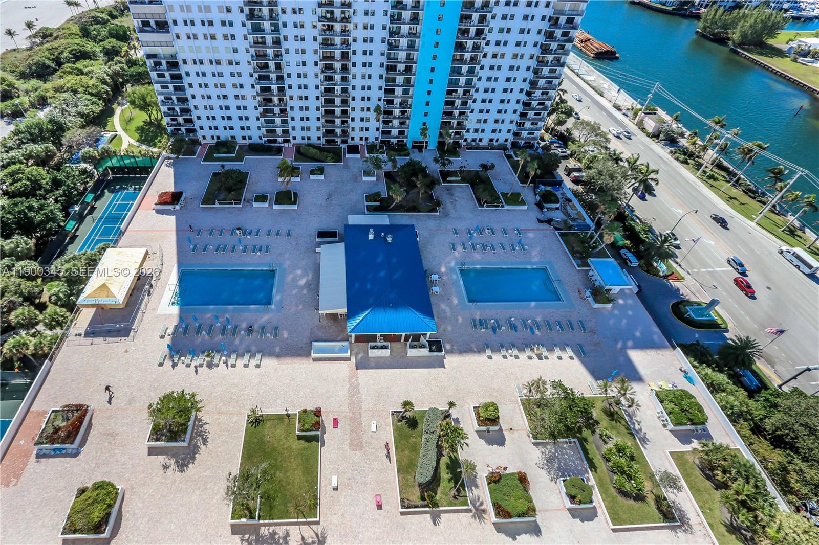 SUMMIT CONDO - Residential