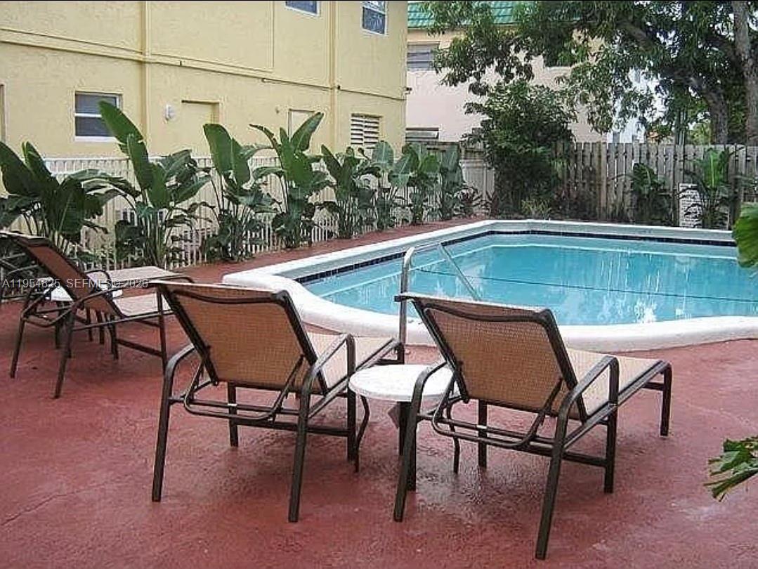 EL SOL AT MAIN STREET CON - Residential