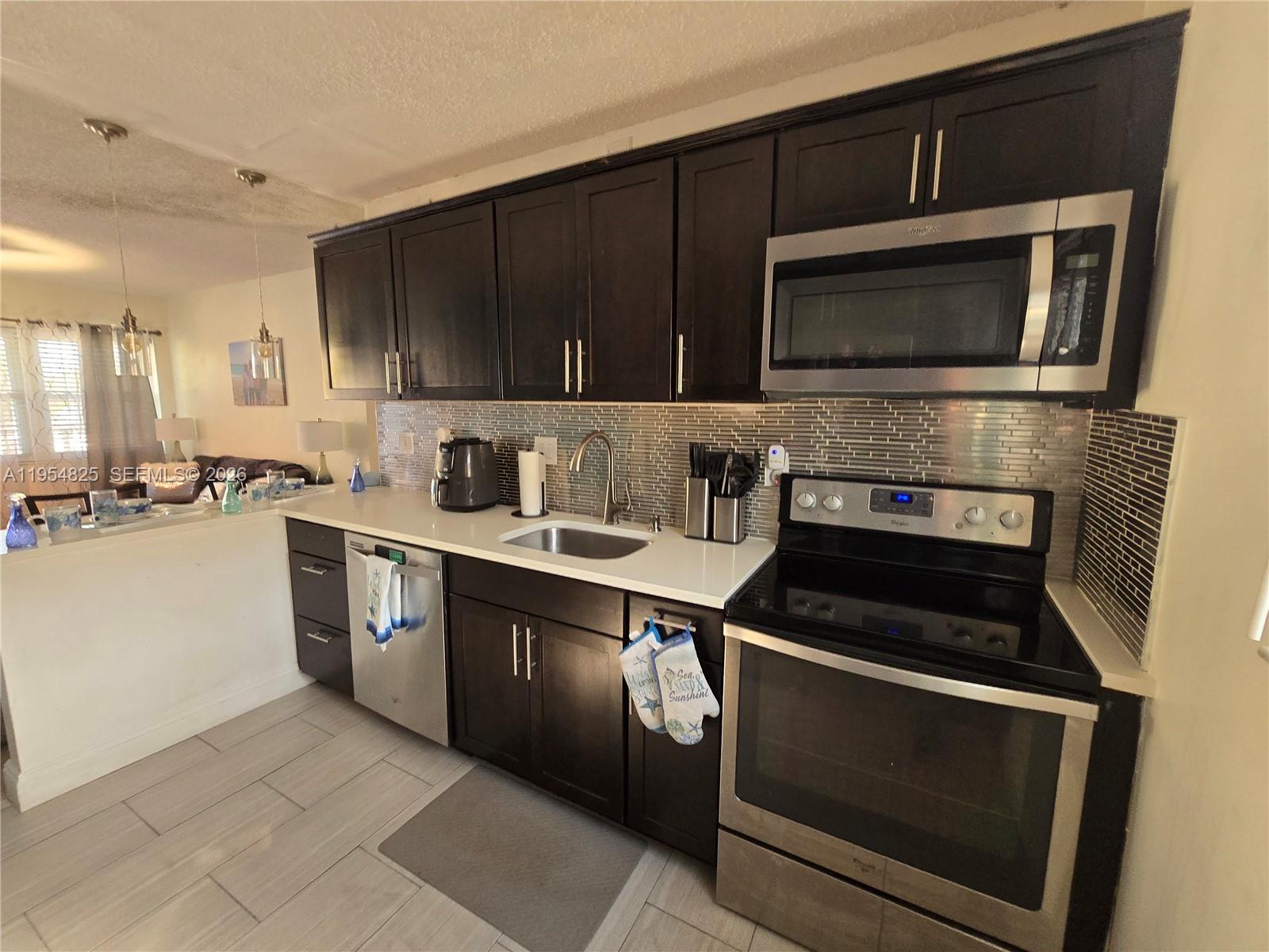 EL SOL AT MAIN STREET CON - Residential