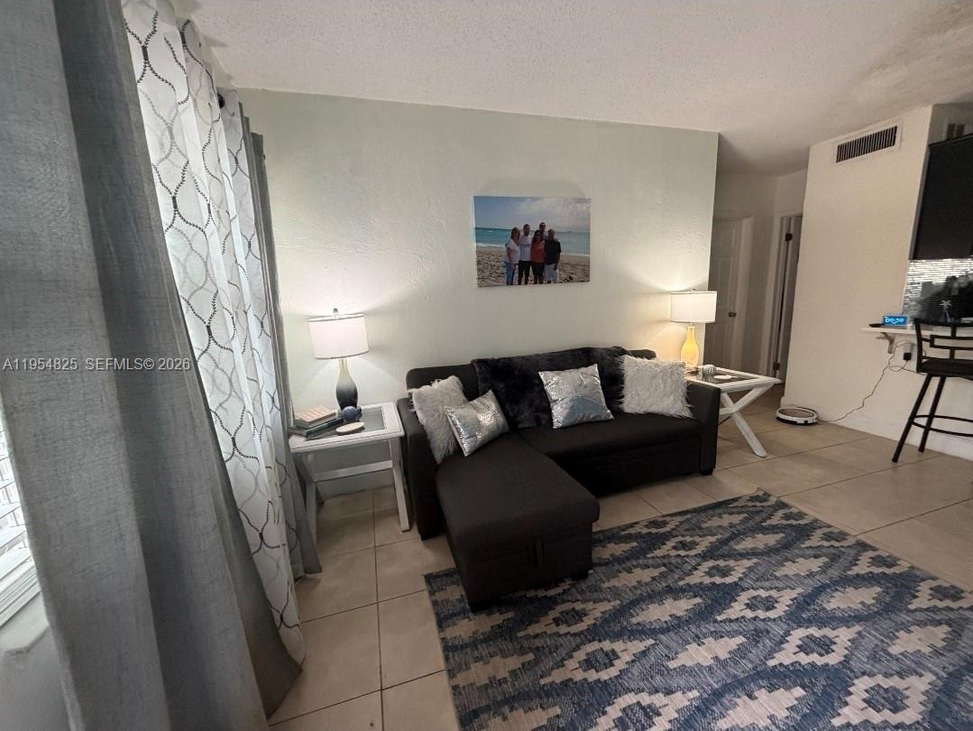 EL SOL AT MAIN STREET CON - Residential