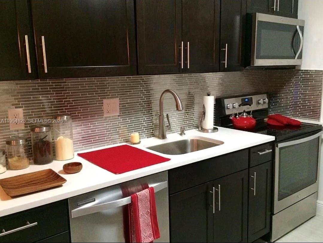 EL SOL AT MAIN STREET CON - Residential