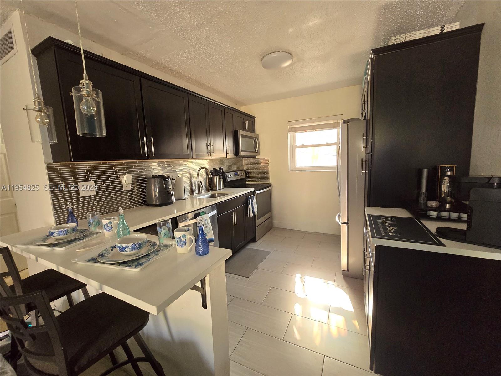 EL SOL AT MAIN STREET CON - Residential