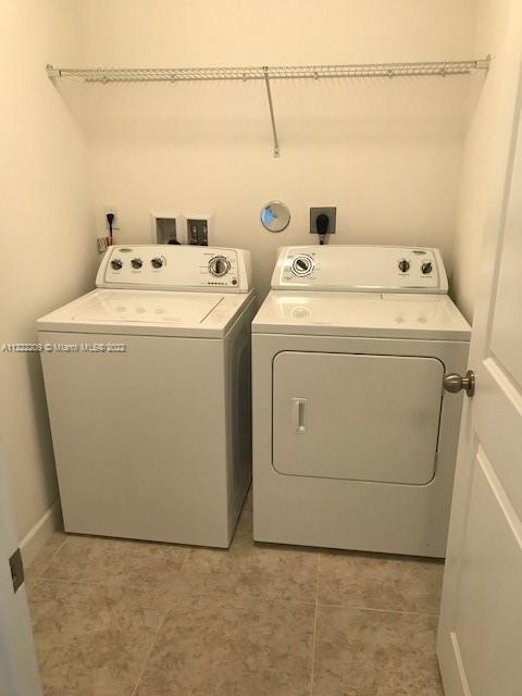 CHAMPION LAKES - Residential