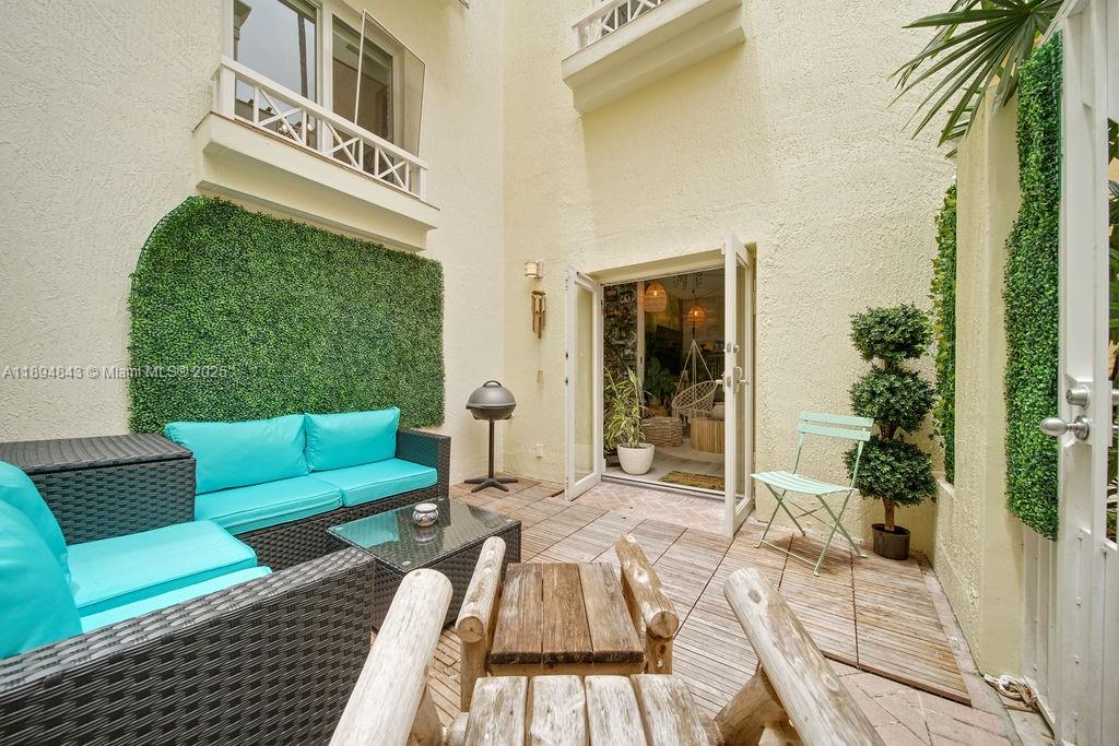 THE COURTS AT SOUTH BEACH - Residential Lease