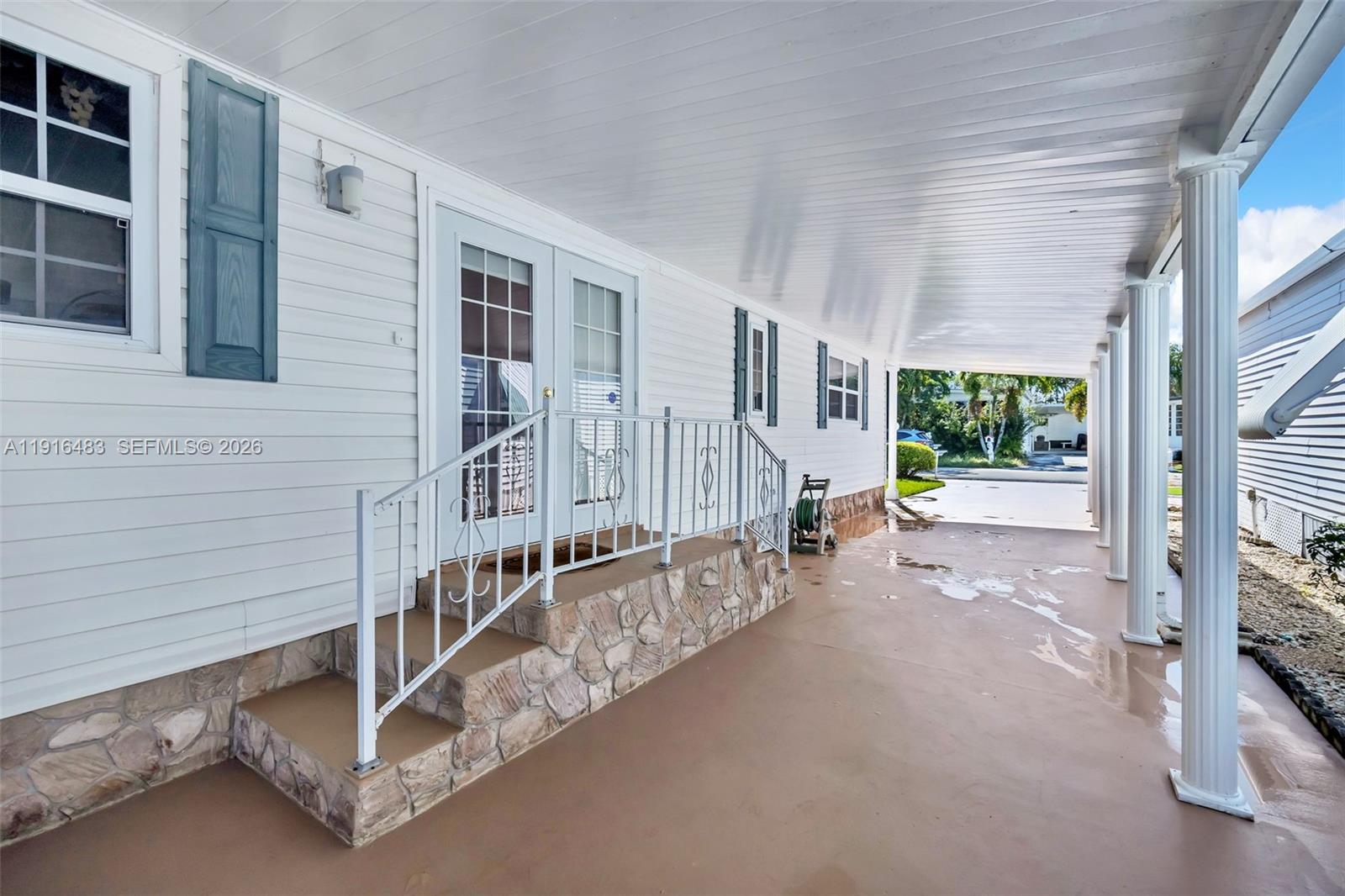 RAVENSWOOD ESTATES & MARI - Residential