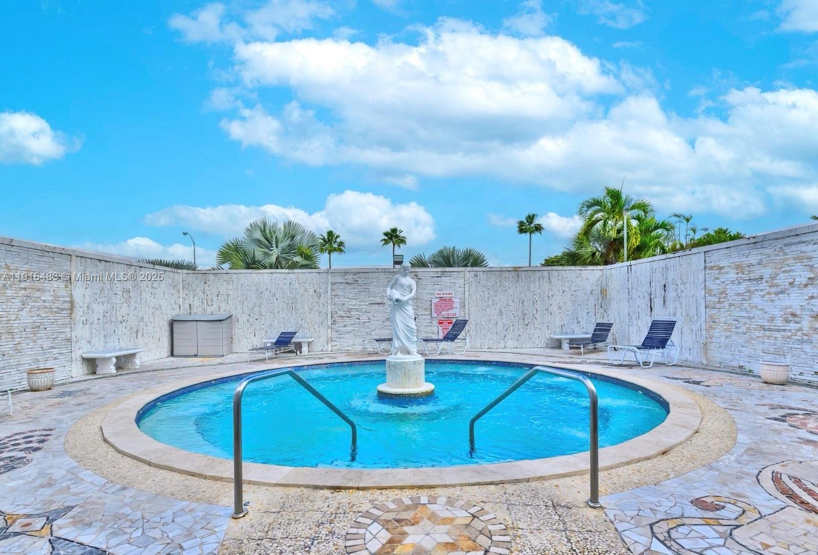 RAVENSWOOD ESTATES & MARI - Residential