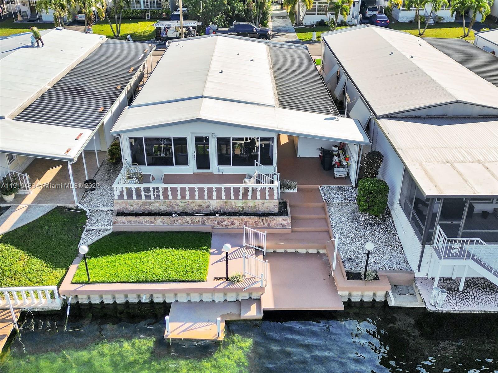 RAVENSWOOD ESTATES & MARI - Residential