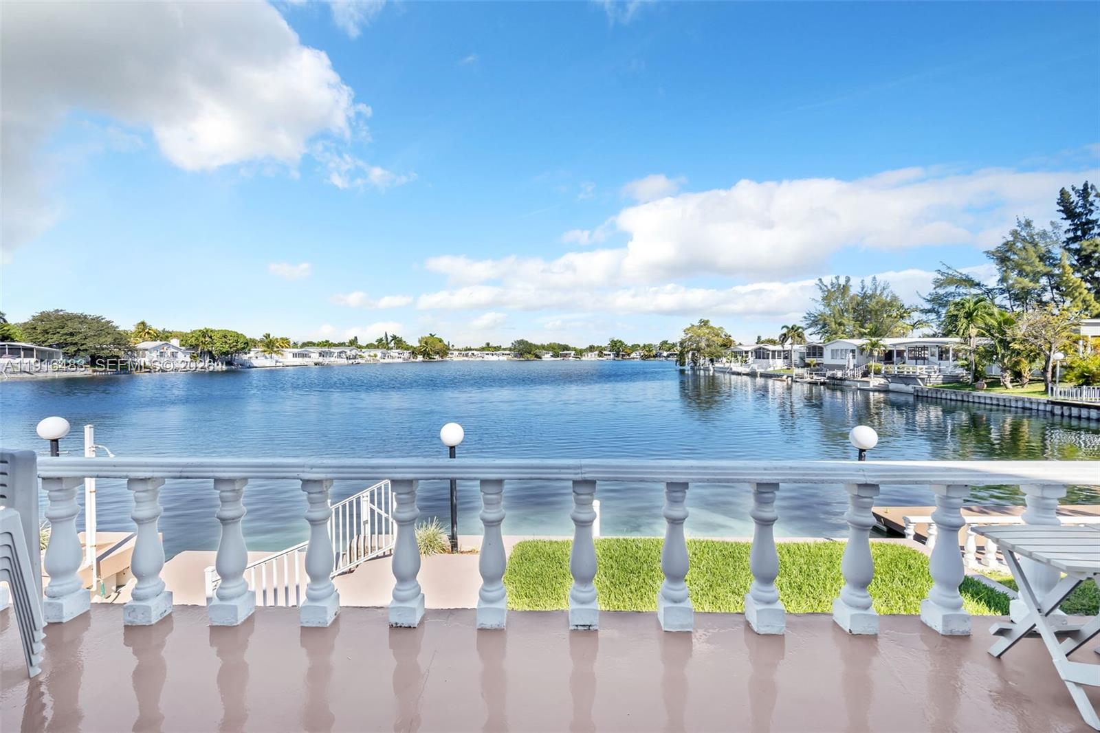 RAVENSWOOD ESTATES & MARI - Residential