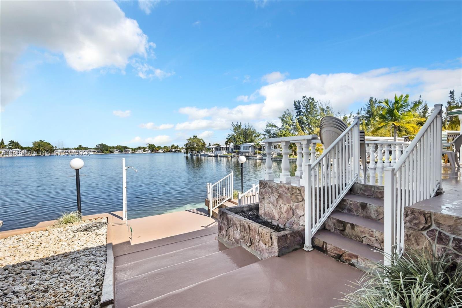 RAVENSWOOD ESTATES & MARI - Residential