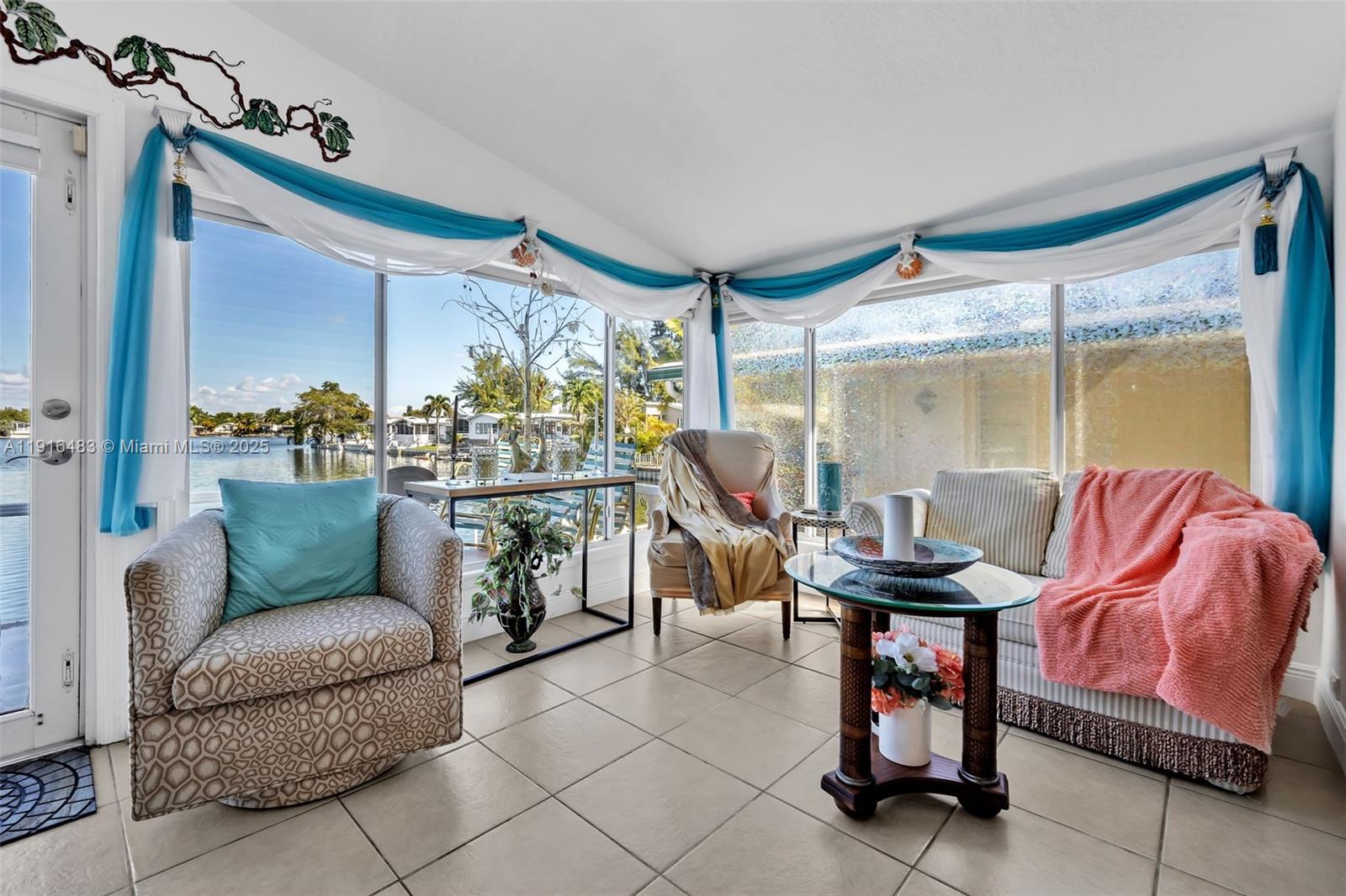 RAVENSWOOD ESTATES & MARI - Residential