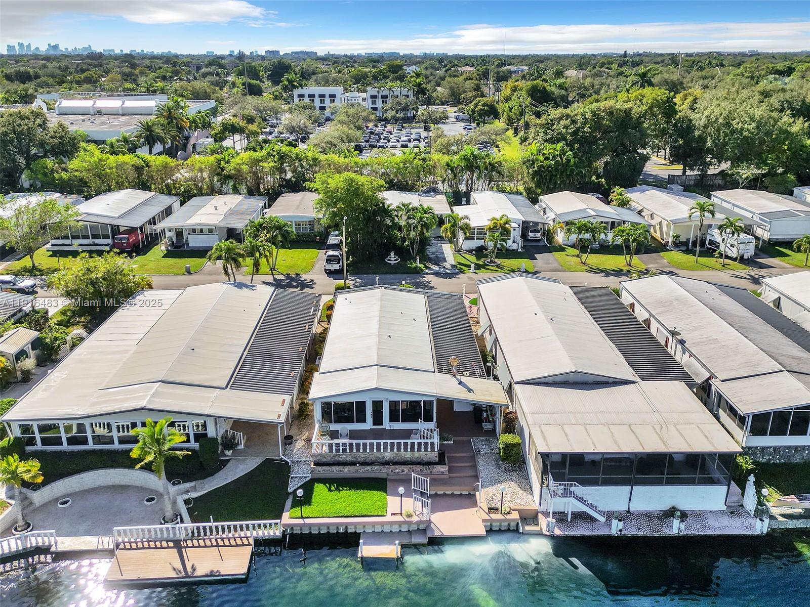 RAVENSWOOD ESTATES & MARI - Residential