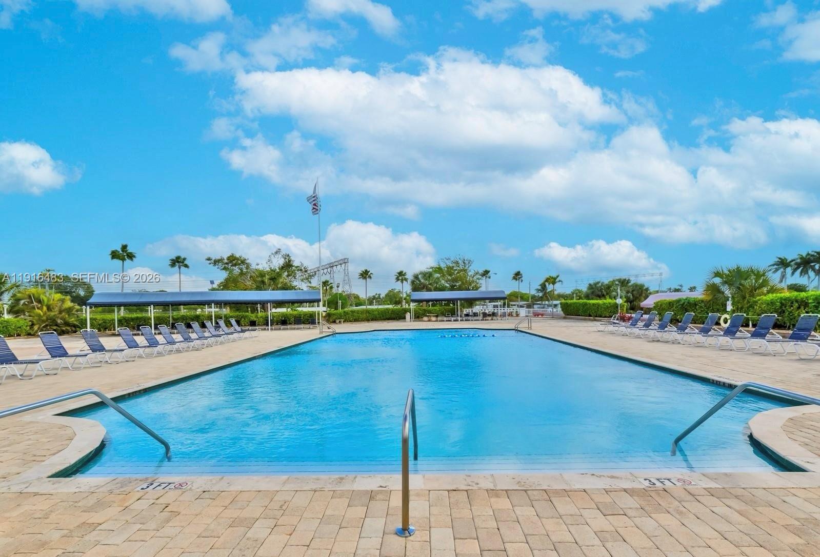 RAVENSWOOD ESTATES & MARI - Residential