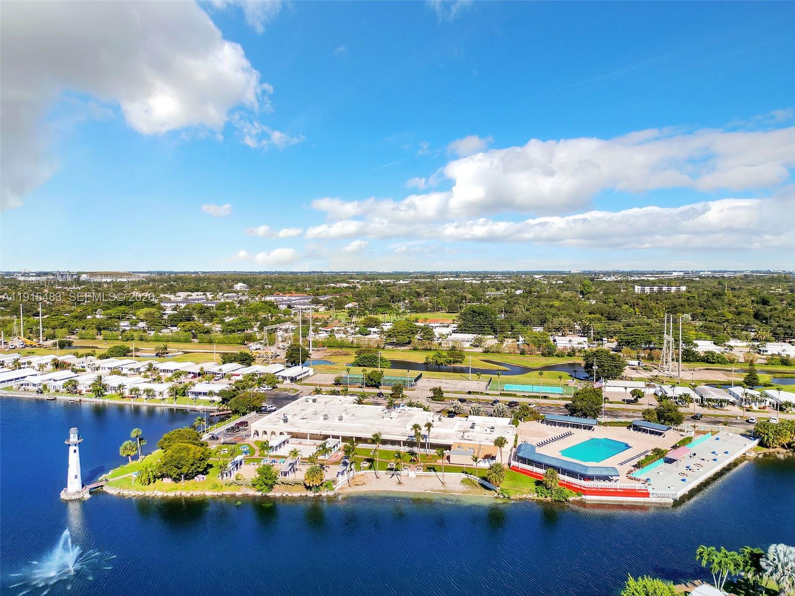 RAVENSWOOD ESTATES & MARI - Residential