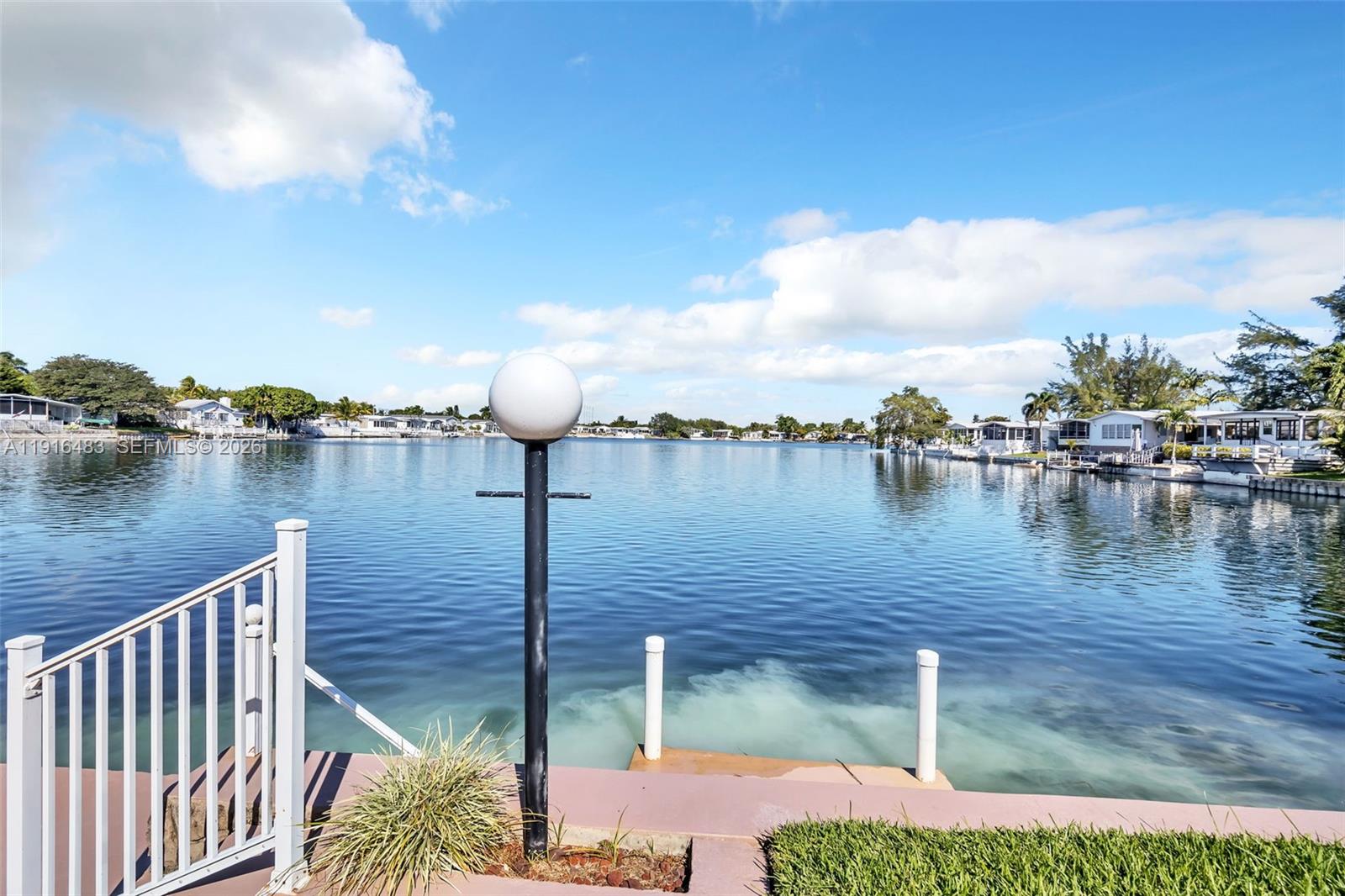 RAVENSWOOD ESTATES & MARI - Residential