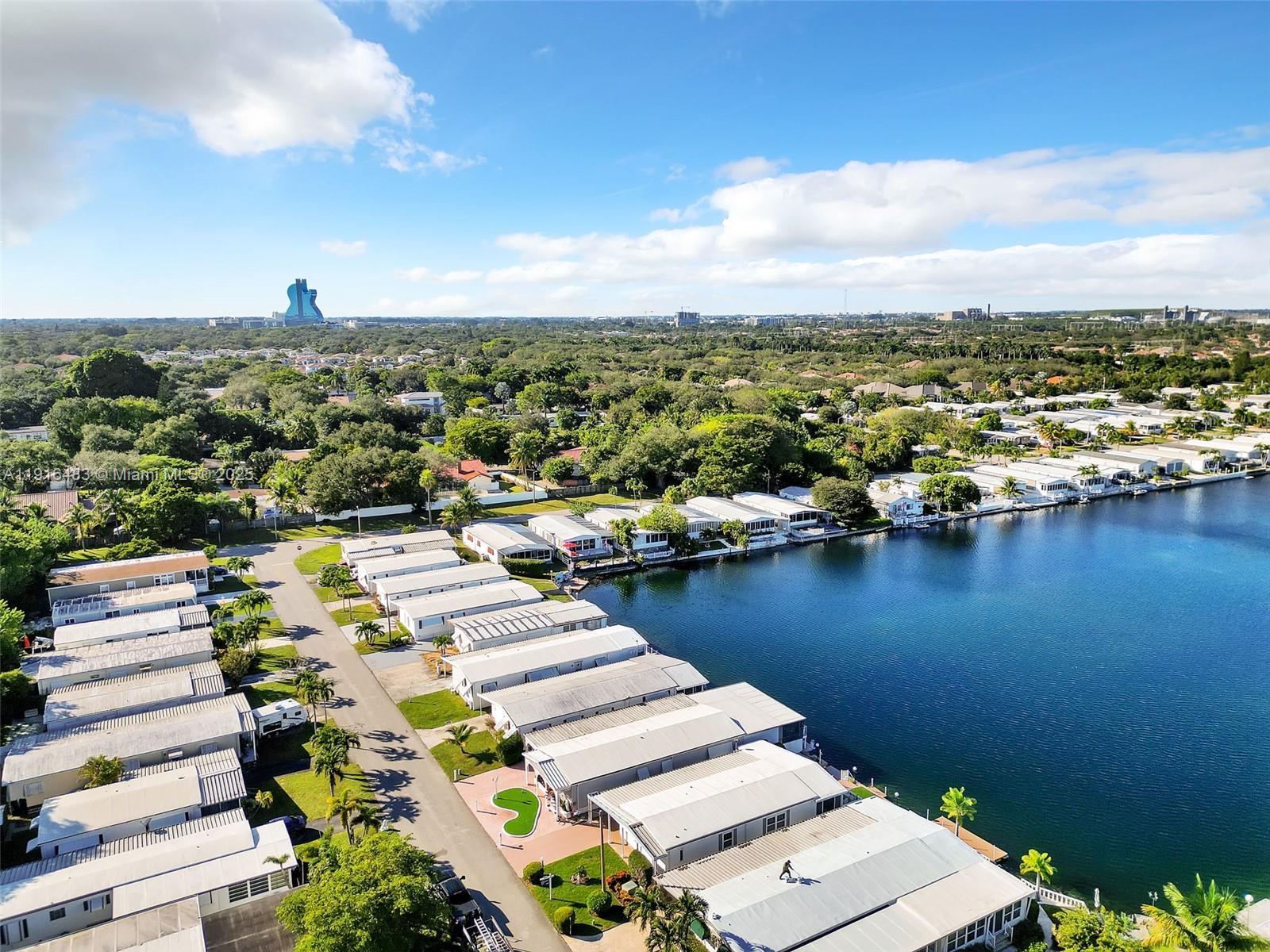 RAVENSWOOD ESTATES & MARI - Residential