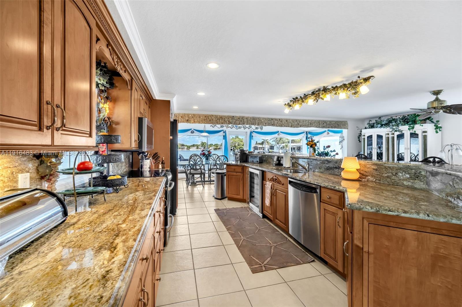 RAVENSWOOD ESTATES & MARI - Residential