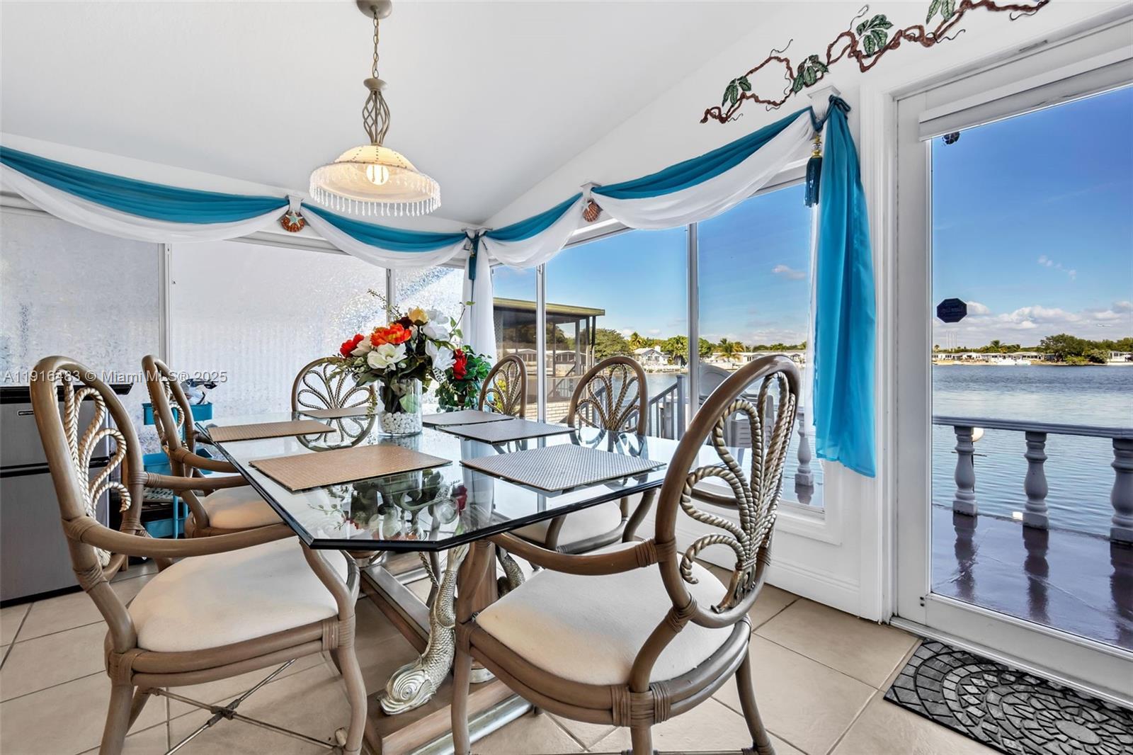 RAVENSWOOD ESTATES & MARI - Residential