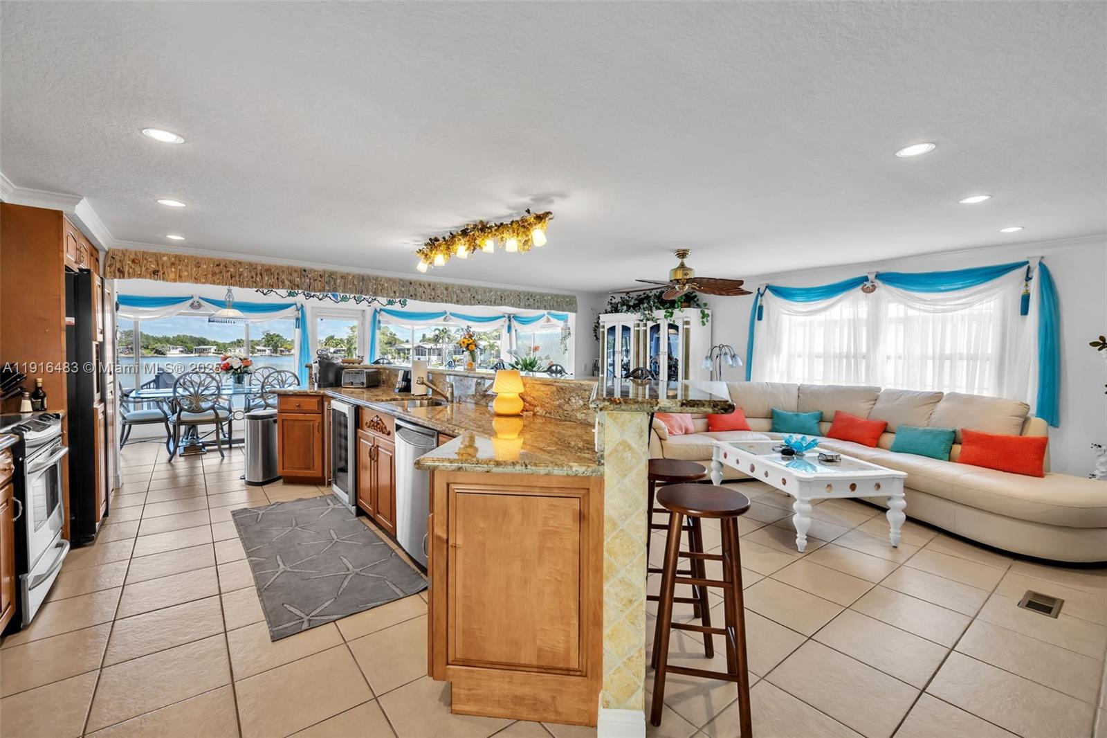 RAVENSWOOD ESTATES & MARI - Residential