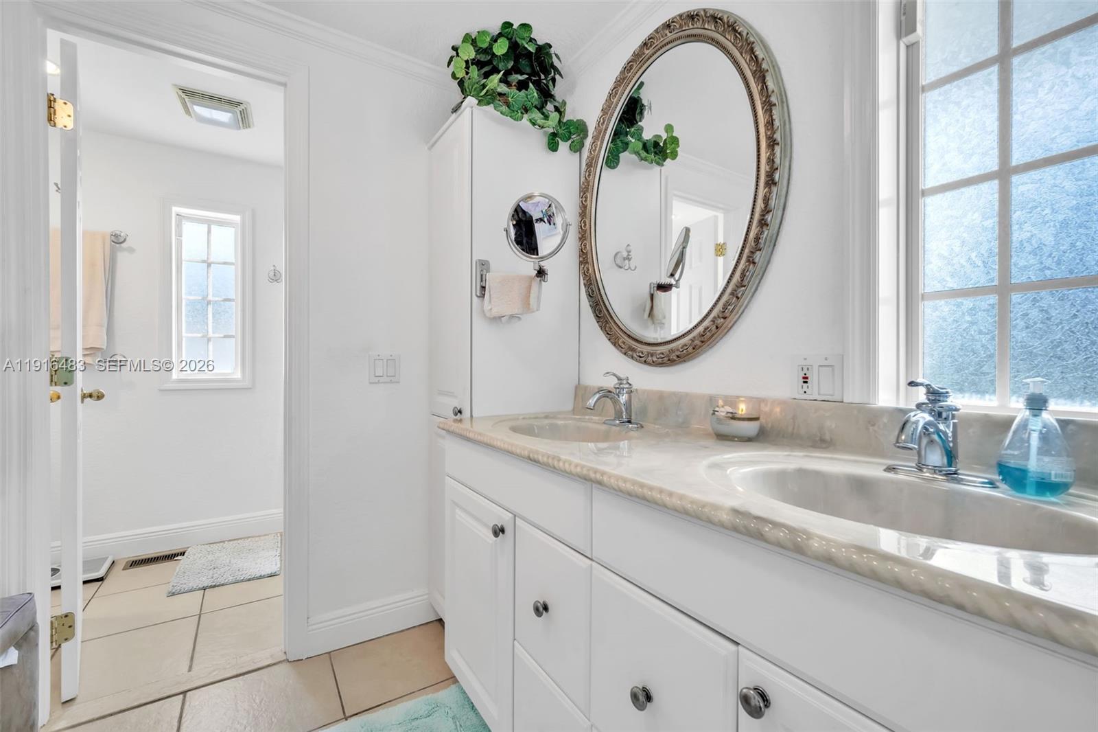 RAVENSWOOD ESTATES & MARI - Residential