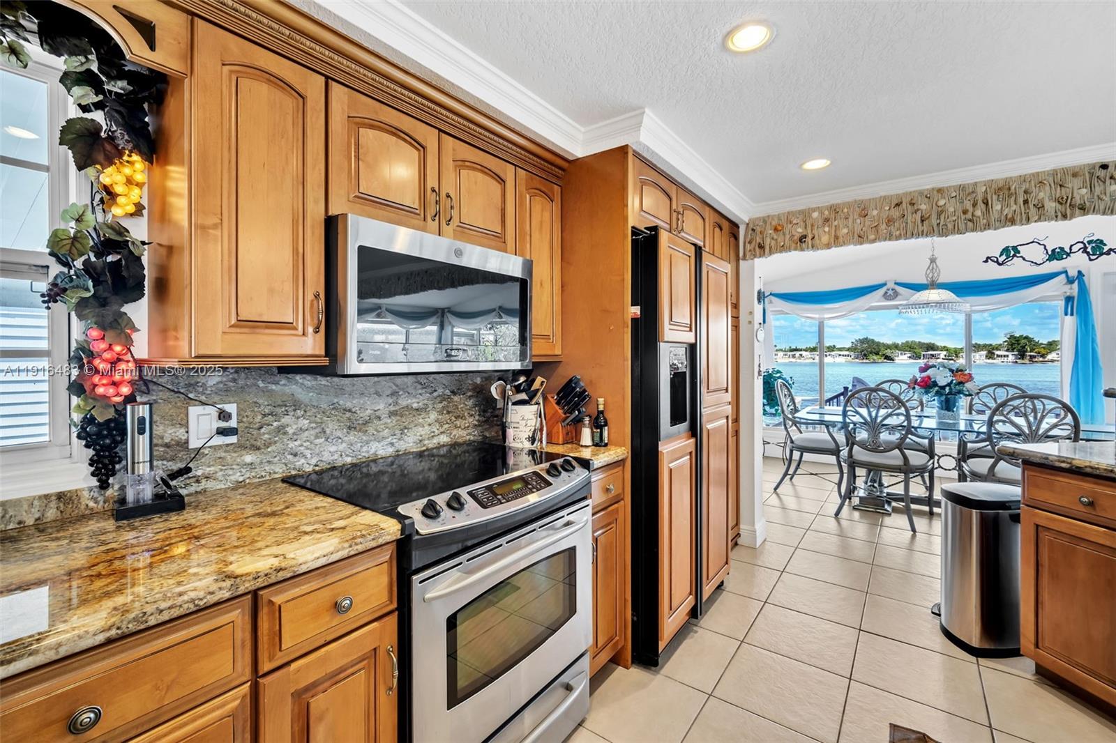 RAVENSWOOD ESTATES & MARI - Residential