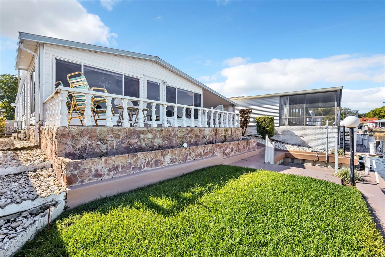 RAVENSWOOD ESTATES & MARI - Residential