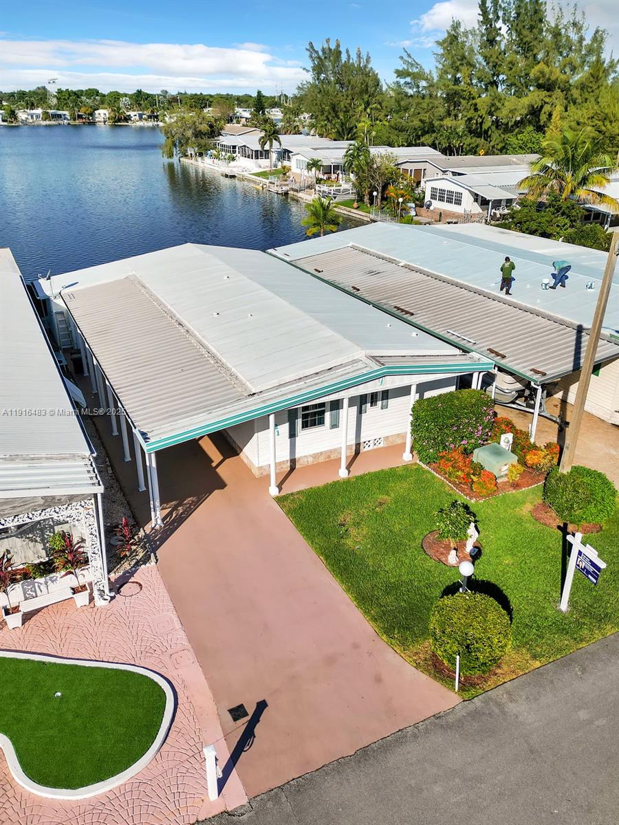 RAVENSWOOD ESTATES & MARI - Residential