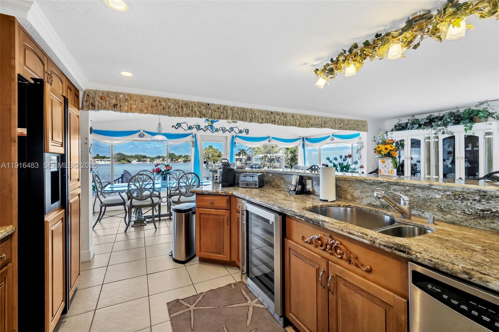 RAVENSWOOD ESTATES & MARI - Residential