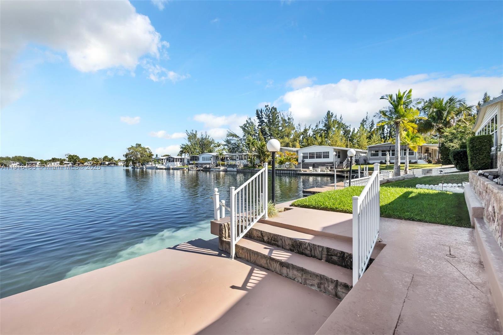 RAVENSWOOD ESTATES & MARI - Residential