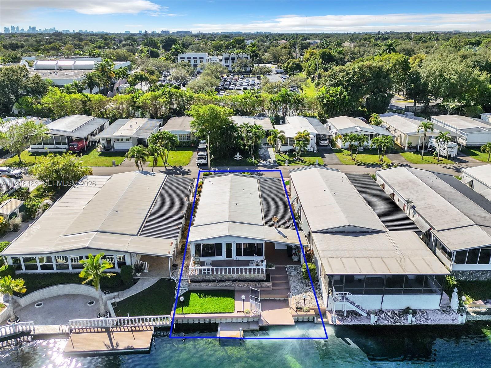 RAVENSWOOD ESTATES & MARI - Residential