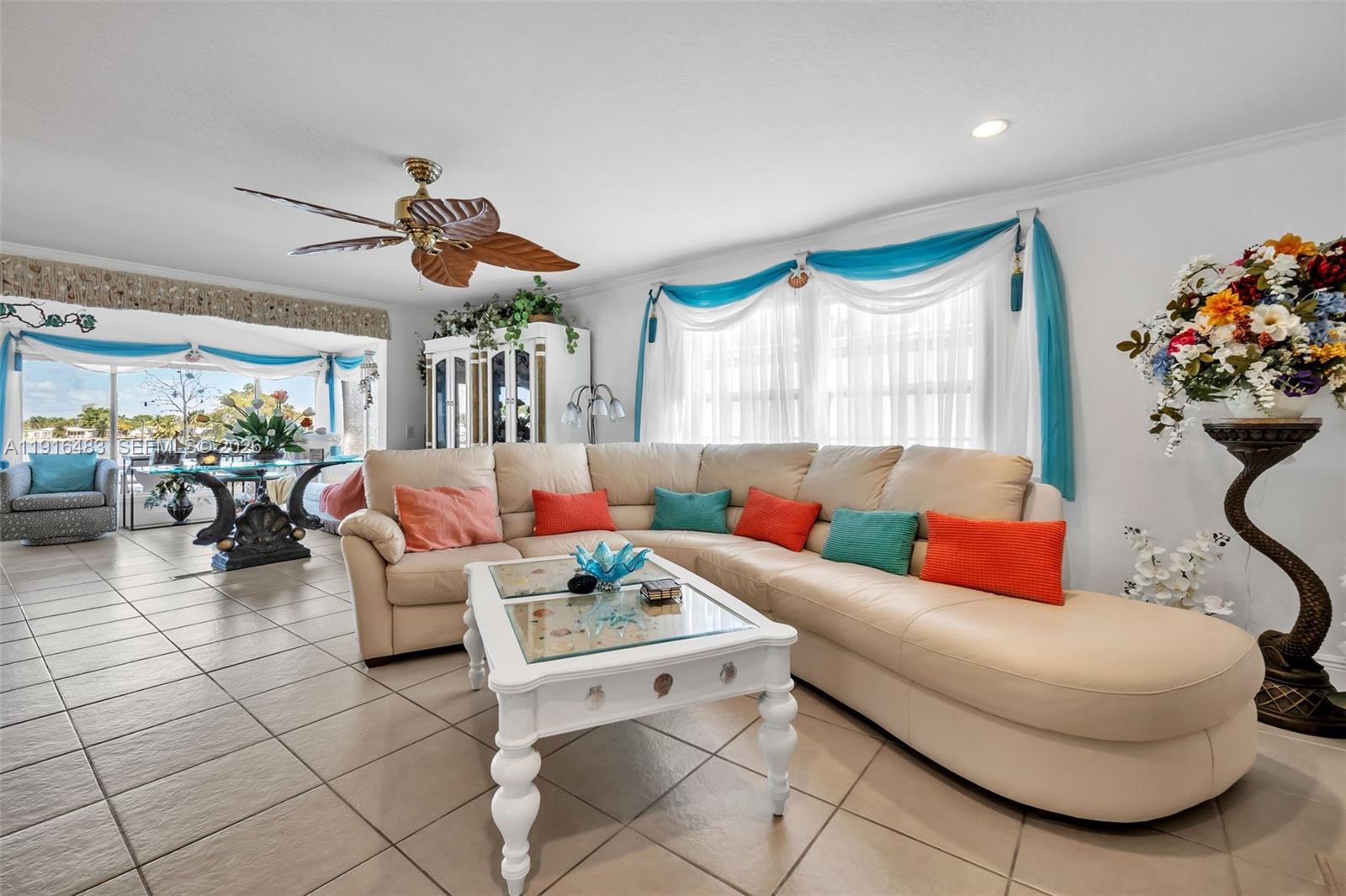 RAVENSWOOD ESTATES & MARI - Residential