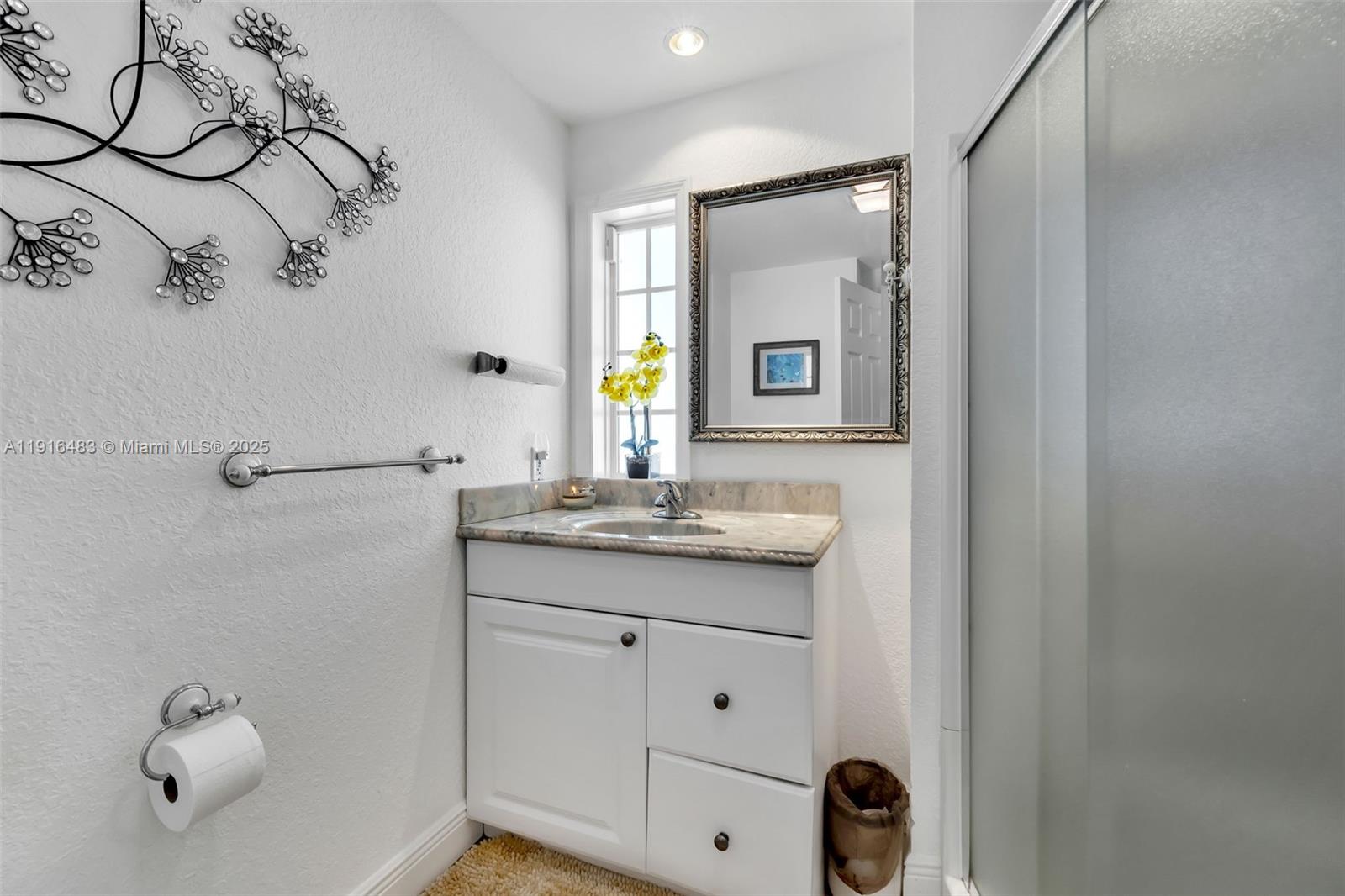 RAVENSWOOD ESTATES & MARI - Residential