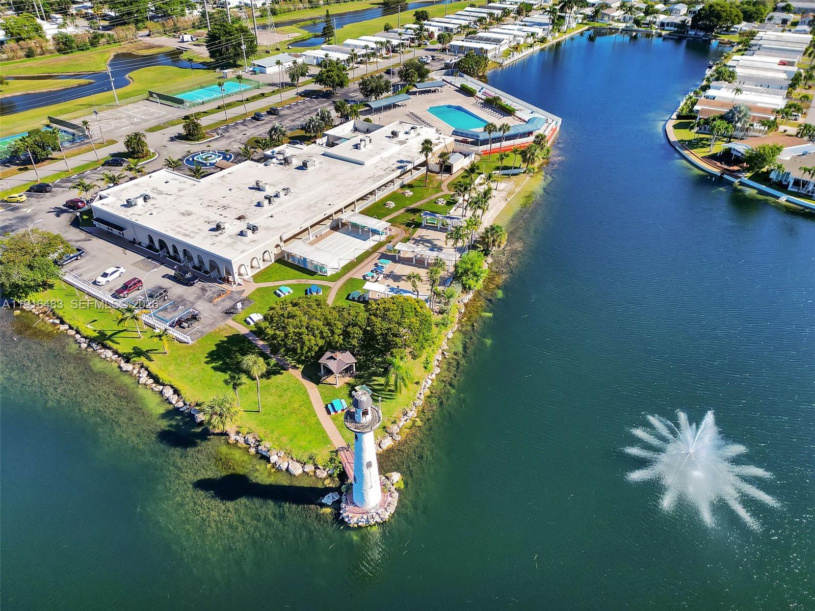 RAVENSWOOD ESTATES & MARI - Residential