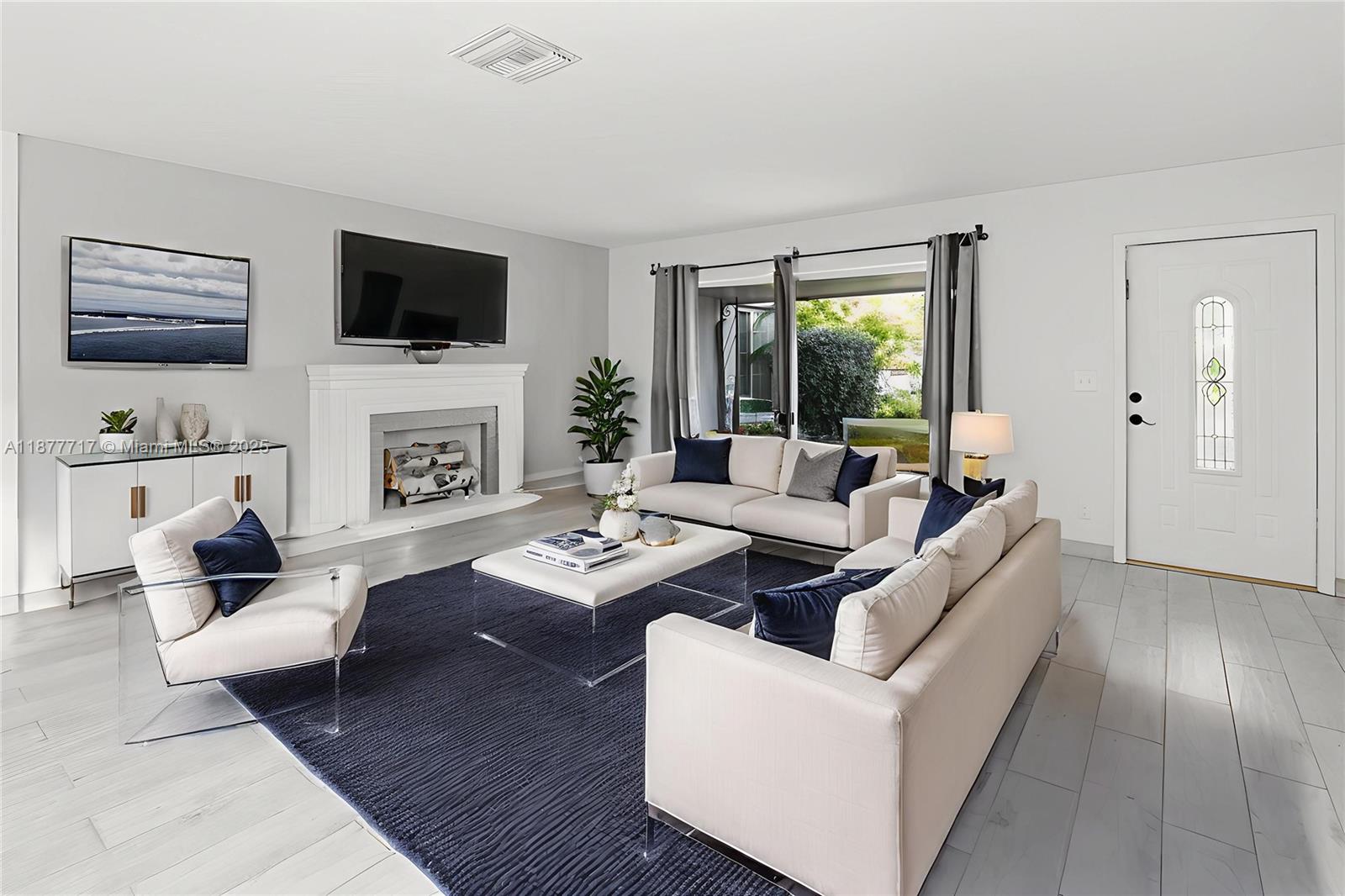 HOLLYWOOD COUNTRY CLUB ES - Residential