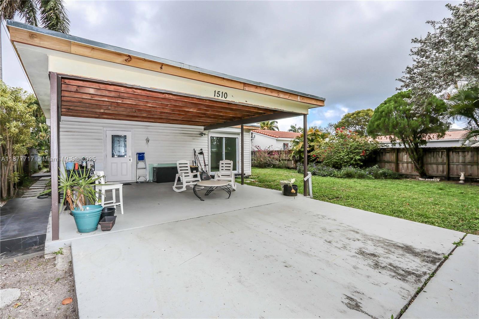 HOLLYWOOD COUNTRY CLUB ES - Residential