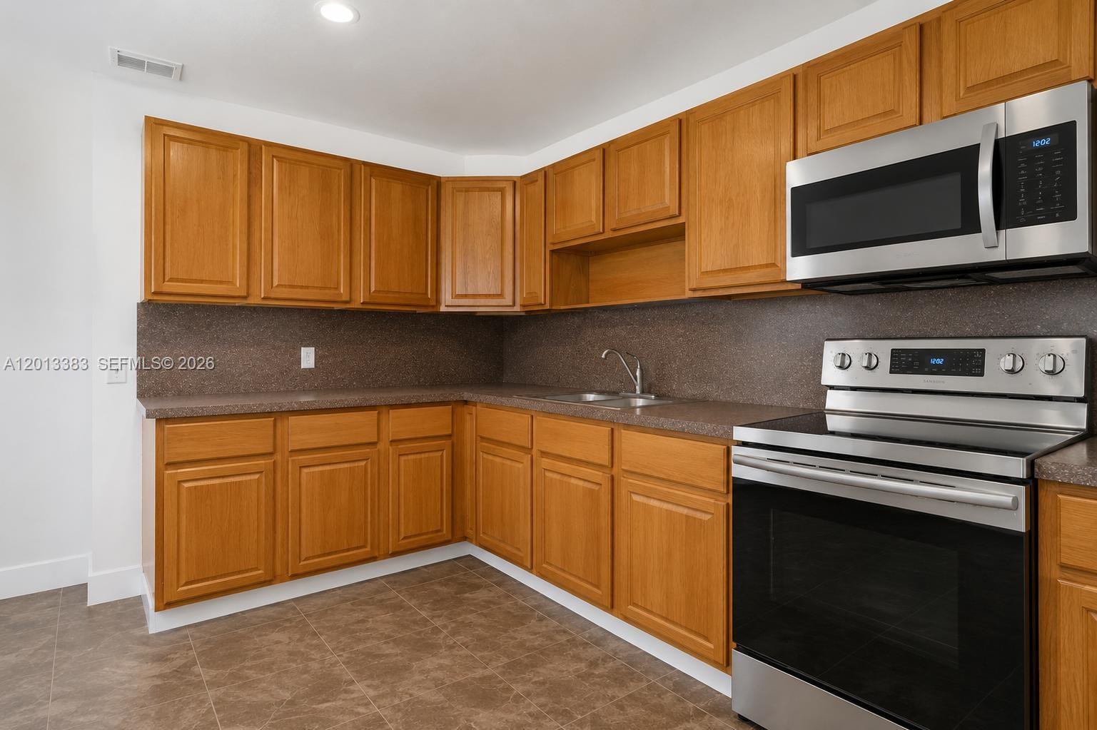 PLAYLAND VILLAGE SEC 4 - Residential Lease