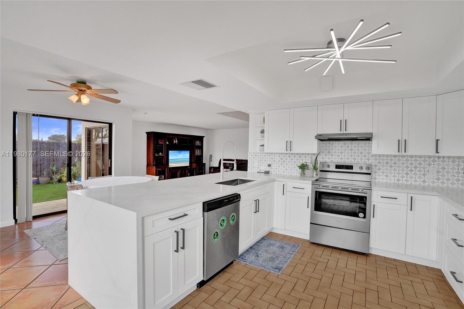 LAKES MEADOW VILG HOMES C - Residential