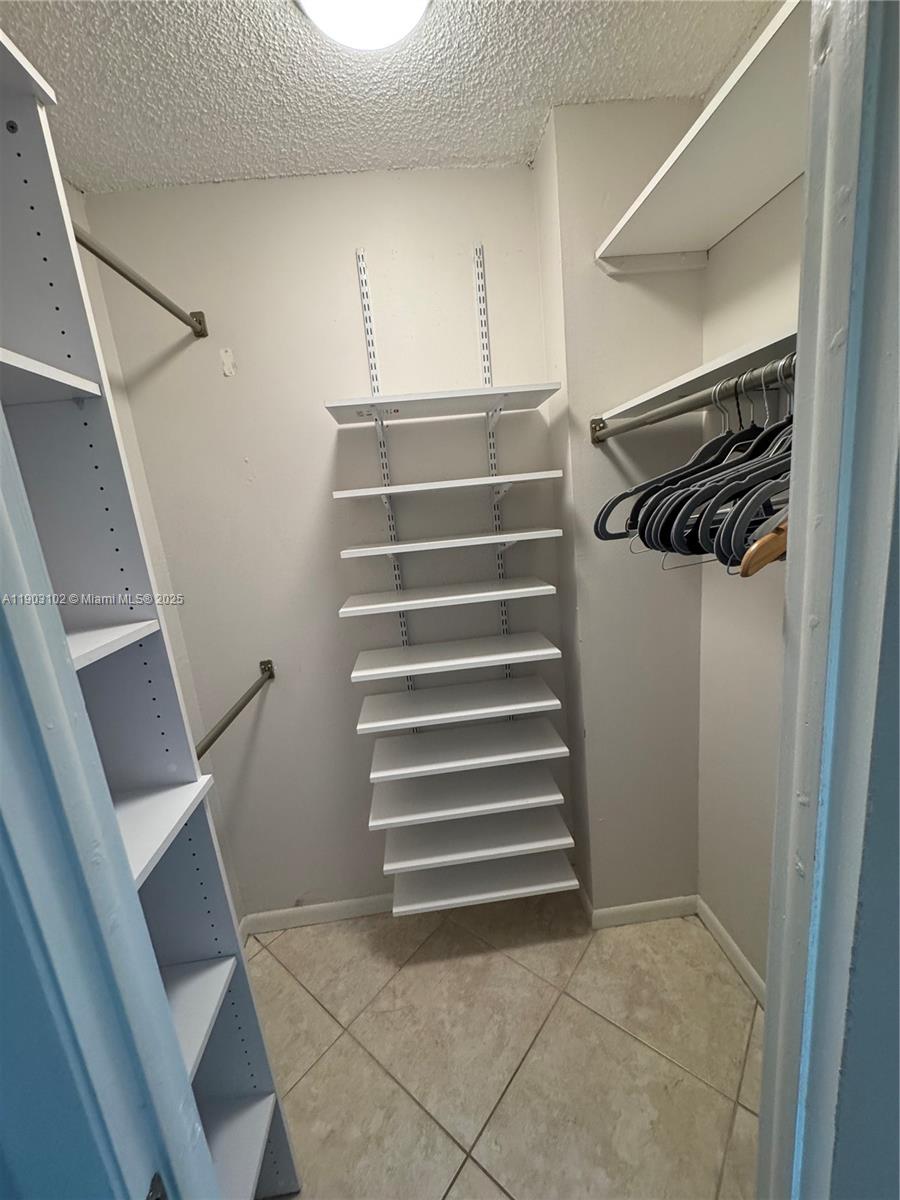 DANIANS SOUTH CONDO - Residential Lease