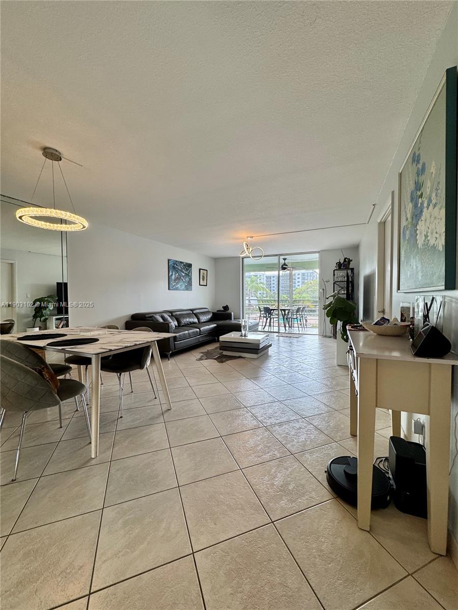 DANIANS SOUTH CONDO - Residential Lease