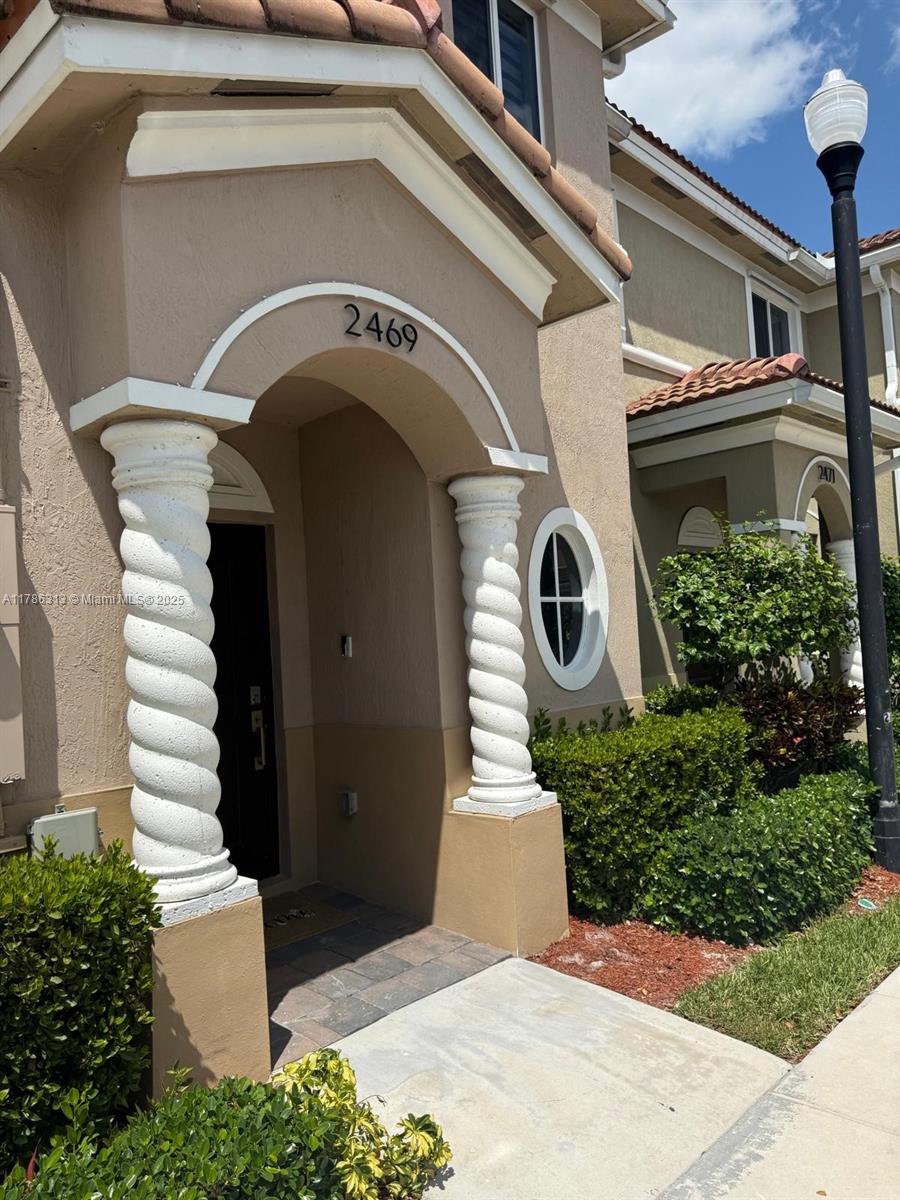 Property for Sale at 2469 Se 10th St, Homestead, Miami-Dade County, Florida - Bedrooms: 4 
Bathrooms: 3  - $390,000