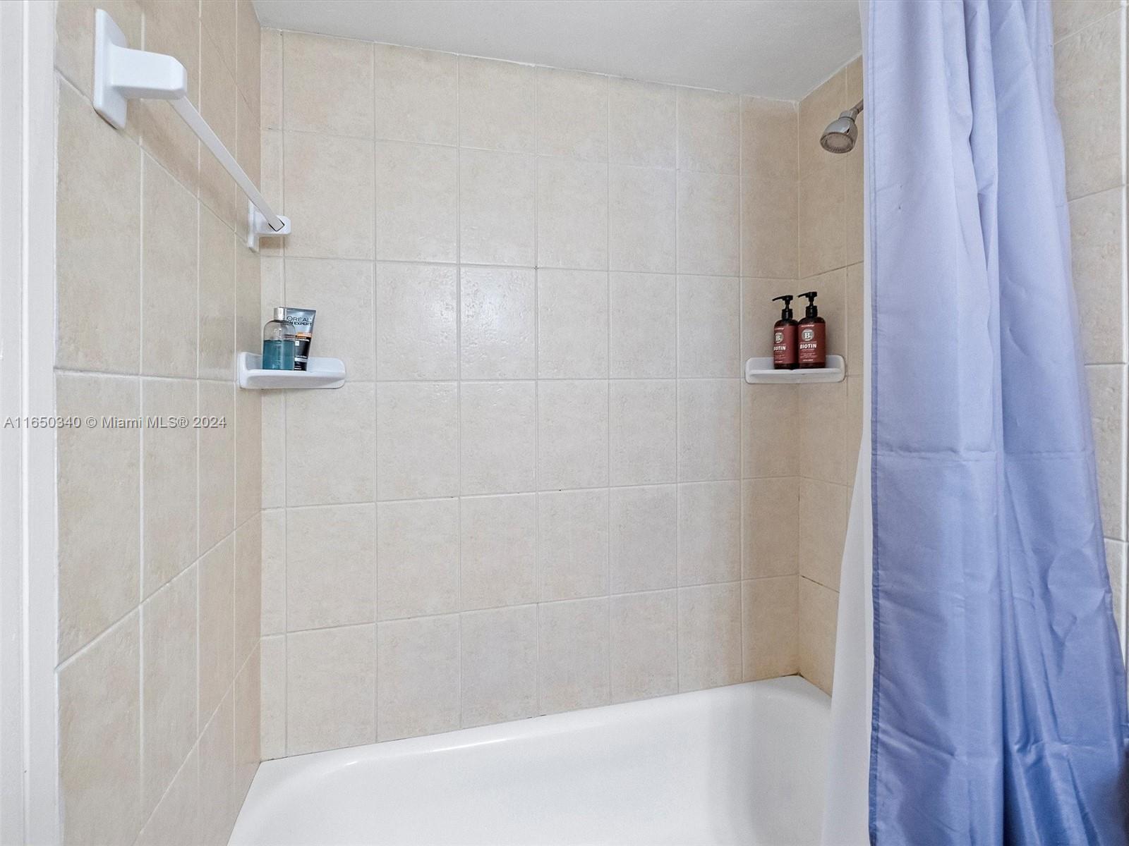 THE CARRIAGE HOUSE CONDO - Residential