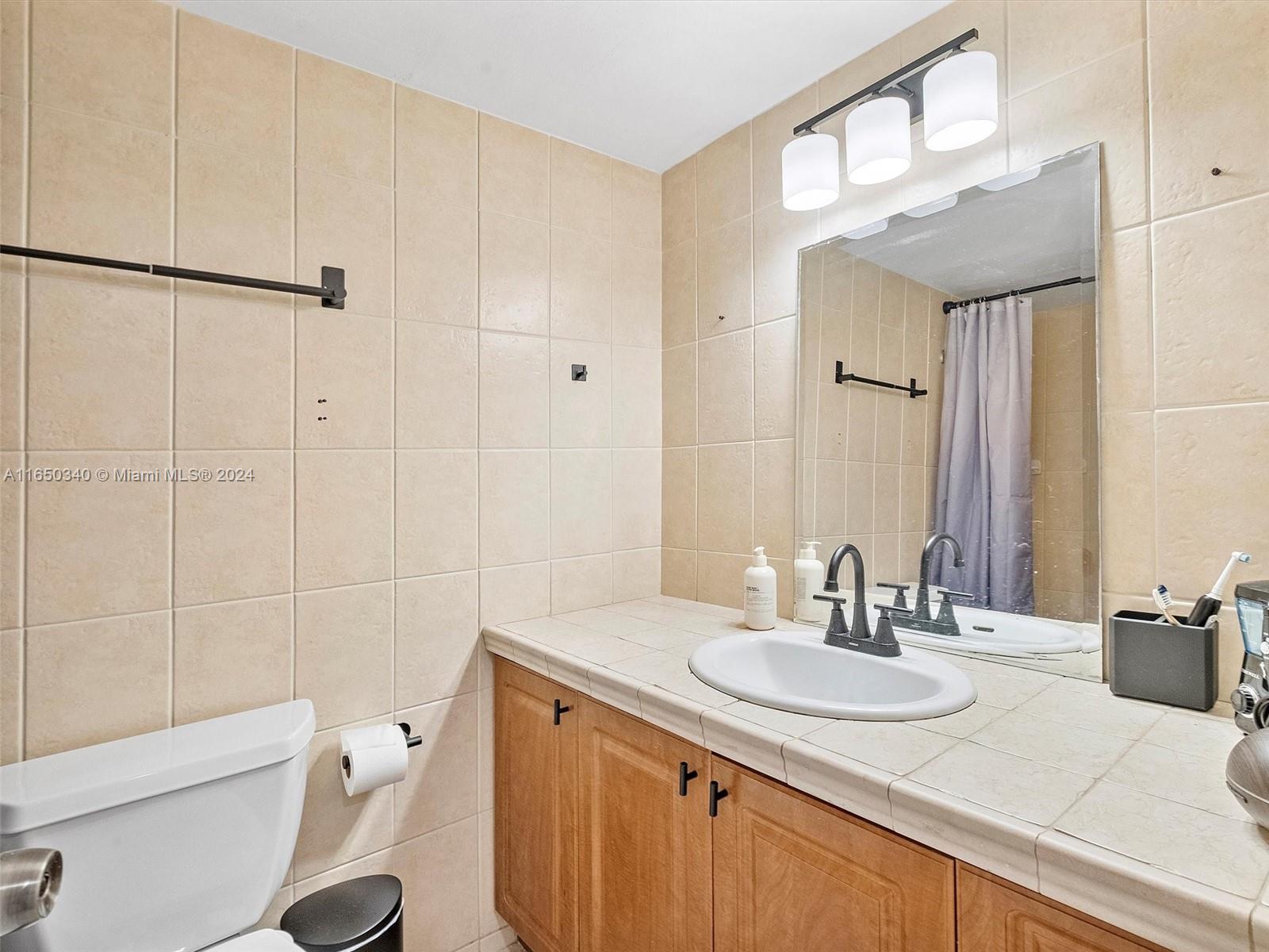 THE CARRIAGE HOUSE CONDO - Residential
