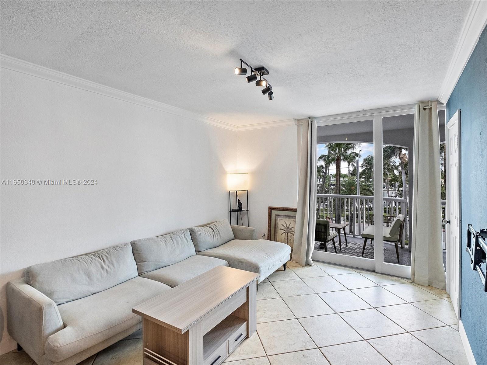 THE CARRIAGE HOUSE CONDO - Residential