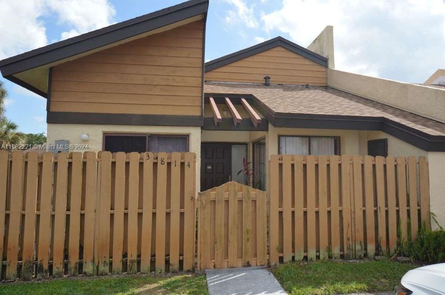 Estate Sale. Flippers Dream. Cash only. Needs work. 2/2 on the lake.