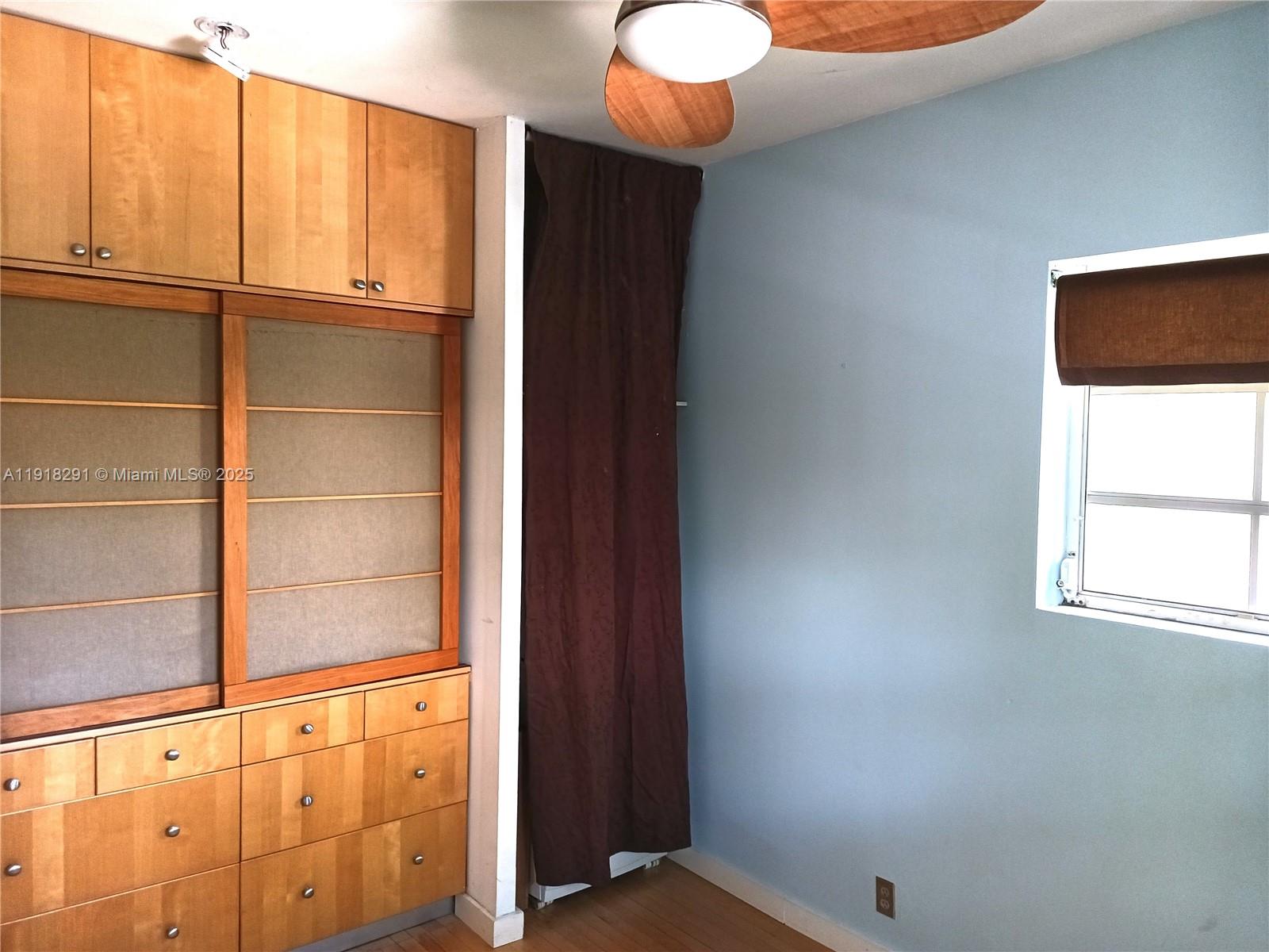 905 MICHIGAN CONDO - Residential